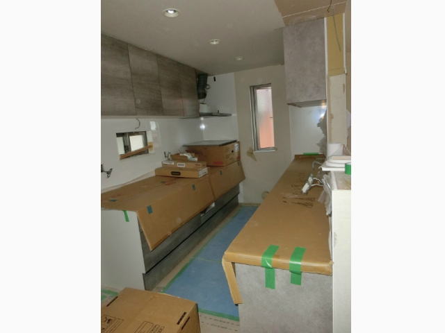キッチン施工中