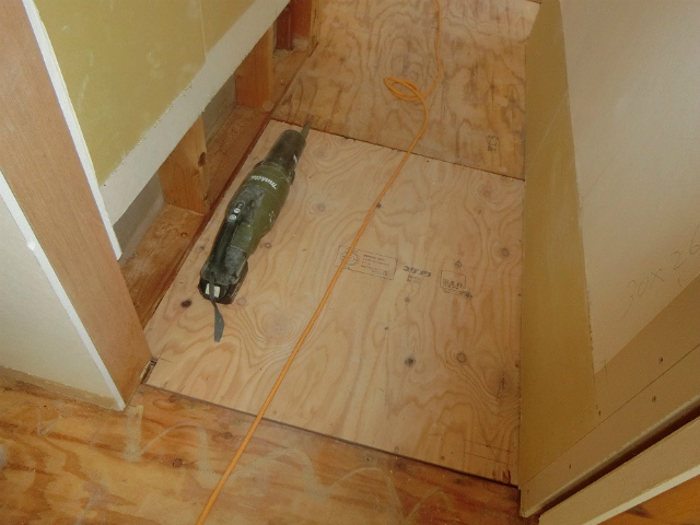 3F床補修工事中