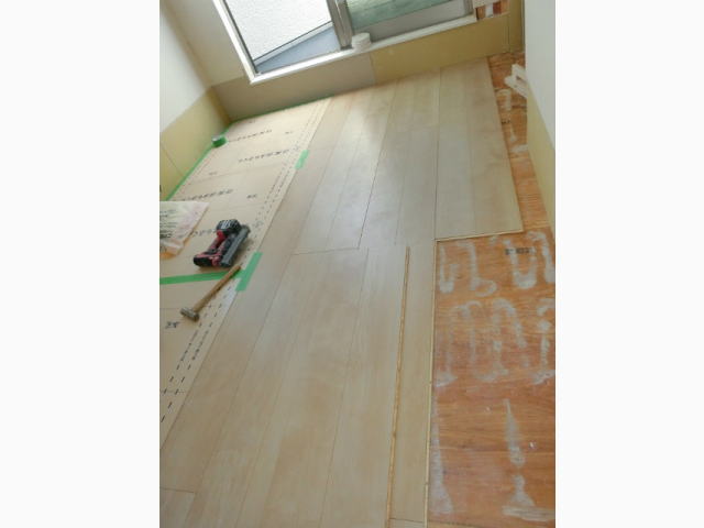3F洋室フローリング施工中
