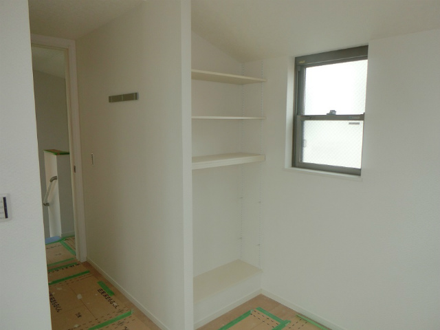 3F洋室(約7.6帖)収納可動棚施工