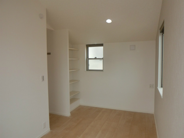3F洋室(約7.6帖)収納棚